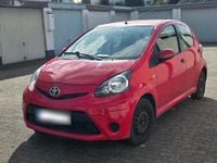Gebraucht Toyota Aygo 68 PS (50 kW) 2013 Rot Kleinwagen