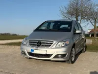 Gebraucht Mercedes B180 116 PS (85 kW) 2010 Silber Van / Kleinbus