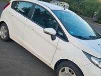 Gebraucht Ford Fiesta 84 PS (61 kW) 2012 Weiß Kleinwagen