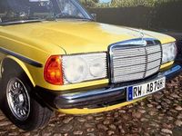 Gebraucht Mercedes 230 109 PS (80 kW) 1980 Gelb Limousine