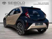 Neu Toyota Aygo X 72 PS (52 kW) 2026 Rot SUV