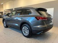Gebraucht VW Touareg Basis 231 PS (169 kW) 2023 Grau SUV
