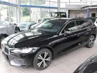 Gebraucht Volvo V60 Momentum 197 PS (144 kW) 2021 Schwarz Kombi