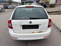 Gebraucht Skoda Octavia Elegance 105 PS (77 kW) 2010 Weiß Kombi