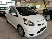 Gebraucht Toyota Aygo 68 PS (50 kW) 2012 Weiß Kleinwagen