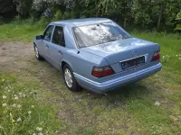 Brugt Mercedes E250 113 HK (83 kW) 1994 Blå Sedan