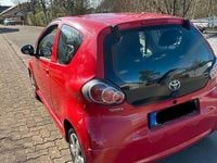 Gebraucht Toyota Aygo 68 PS (50 kW) 2010 Rot Kleinwagen