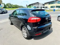 Gebraucht Kia Rio 90 PS (66 kW) 2012 Schwarz Kleinwagen