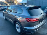 Gebraucht VW Touareg 231 PS (169 kW) 2022 Grau SUV