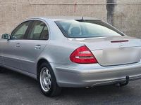 Gebraucht Mercedes E220 Classic 150 PS (110 kW) 2005 Silber Limousine