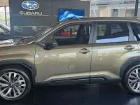 Neu Subaru Forester Platinum 136 PS (100 kW) 2026 Grün SUV