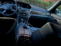 Usata Mercedes E200 135 CV (99 kW) 2011 Grigio Berlina