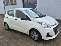 Gebraucht Hyundai i10 69 PS (50 kW) 2015 Weiß Kleinwagen