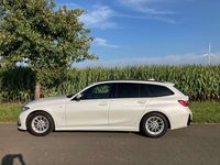 Gebraucht BMW 320 M Sport 184 PS (135 kW) 2023 Weiß Kombi