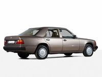 Gebraucht Mercedes E300 179 PS (131 kW) 1993 Braun Limousine