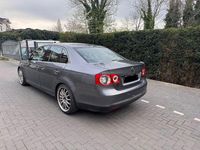 Gebraucht VW Jetta Highline 105 PS (77 kW) 2006 Grau Limousine