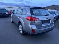 Gebraucht Subaru Outback Trend 150 PS (110 kW) 2011 Silber Kombi