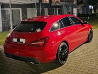 Gebraucht Mercedes CLA180 Urban 122 PS (89 kW) 2017 Rot Limousine