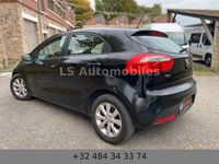 Gebraucht Kia Rio 90 PS (66 kW) 2012 Schwarz Limousine