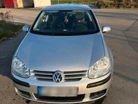Gebraucht VW Golf V 75 PS (55 kW) 2005 Silber Kleinwagen
