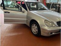Gebraucht Mercedes 220 143 PS (105 kW) 2002 Silber Kombi