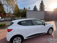 Używany Renault Clio IV Initiale Paris 73 KM (53 kW) 2014 Biały Sedan/Limuzyna