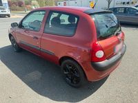 Second-hand Renault Clio II 75 CP (55 kW) 2003 Roșu Hatchback
