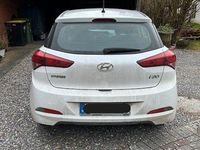 Gebraucht Hyundai i20 Active 75 PS (55 kW) 2017 Weiß Limousine