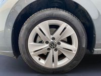 Gebraucht VW Golf VIII Life 131 PS (96 kW) 2023 Grau Limousine