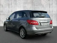 Gebraucht Mercedes B200 Sport 156 PS (114 kW) 2014 Grau Van / Kleinbus
