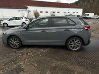 Gebraucht Hyundai i30 120 PS (88 kW) 2019 Shadow grey Kleinwagen