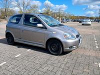 Gebraucht Toyota Yaris 106 PS (77 kW) 2002 Silber Limousine