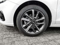 Gebraucht Hyundai i30 Advantage 140 PS (102 kW) 2024 Serenity white / mic Limousine