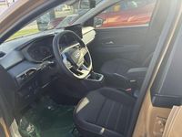 Neu Dacia Sandero Expression 110 PS (80 kW) 2026 Dünenbeige Limousine