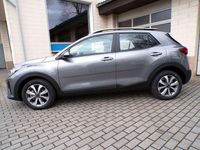 Neu Kia Stonic Vision 101 PS (74 kW) 2026 (m7g) astrograu met. SUV