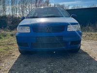 Usado VW Polo 50 HP (36 kW) 2001 Azul Coupé