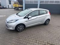 Gebraucht Ford Fiesta Ambiente 60 PS (44 kW) 2010 Silber Kleinwagen