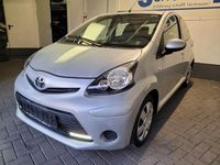 Gebraucht Toyota Aygo Cool 68 PS (50 kW) 2013 Silber Kleinwagen