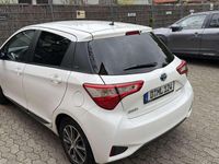 Gebraucht Toyota Yaris Hybrid Club 75 PS (55 kW) 2019 Weiß Limousine