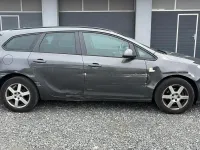 Gebraucht Opel Astra 140 PS (102 kW) 2013 Grau Kombi
