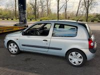Gebraucht Renault Clio II 75 PS (55 kW) 2002 Silber Kleinwagen