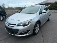 Używany Opel Astra Selection 101 KM (74 kW) 2014 Srebrny Sedan/Limuzyna