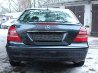 Second-hand Mercedes E240 177 CP (130 kW) 2003 Negru Berlinǎ