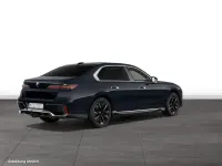 Gebraucht BMW 740 299 PS (219 kW) 2024 Carbonschwarz metallic Limousine