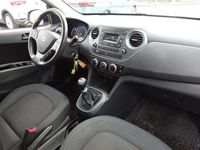 Gebraucht Hyundai i10 Trend 67 PS (49 kW) 2019 Weiß Kleinwagen