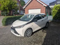 Gebraucht Toyota Aygo 69 PS (50 kW) 2017 Weiß Kleinwagen