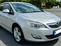 Gebraucht Opel Astra 120 PS (88 kW) 2011 Silber Limousine