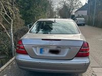 Usata Mercedes E200 122 CV (89 kW) 2004 Argento Berlina