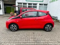 Gebraucht Toyota Aygo X-play 69 PS (50 kW) 2017 Rot Kleinwagen