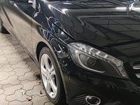 Gebraucht Mercedes A180 122 PS (89 kW) 2015 Schwarz Kleinwagen